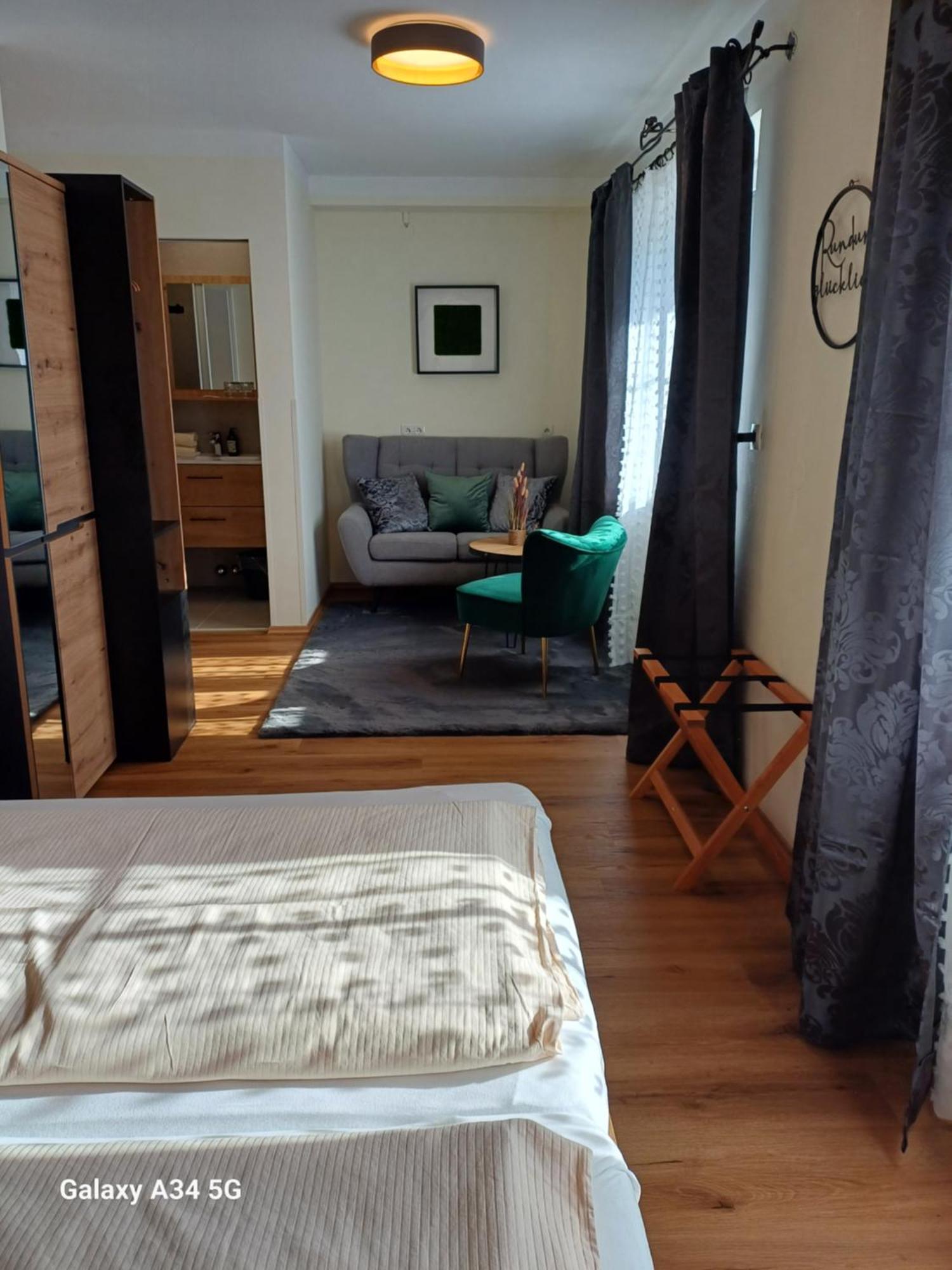 Haus Am Moos Bed & Breakfast Salzburg Bagian luar foto